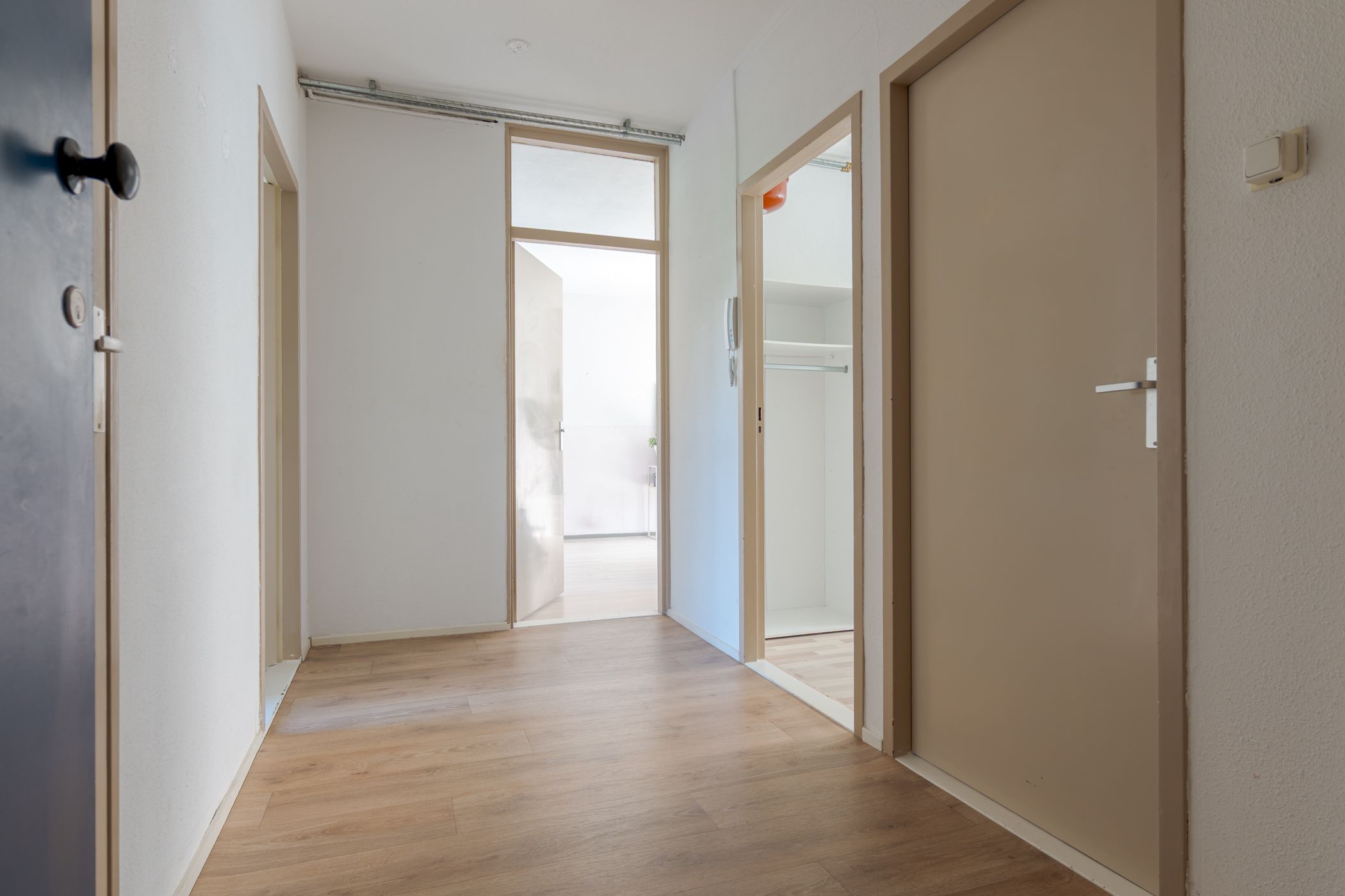 Bright apartment with two balconies and green views in Holtenbroek — 31