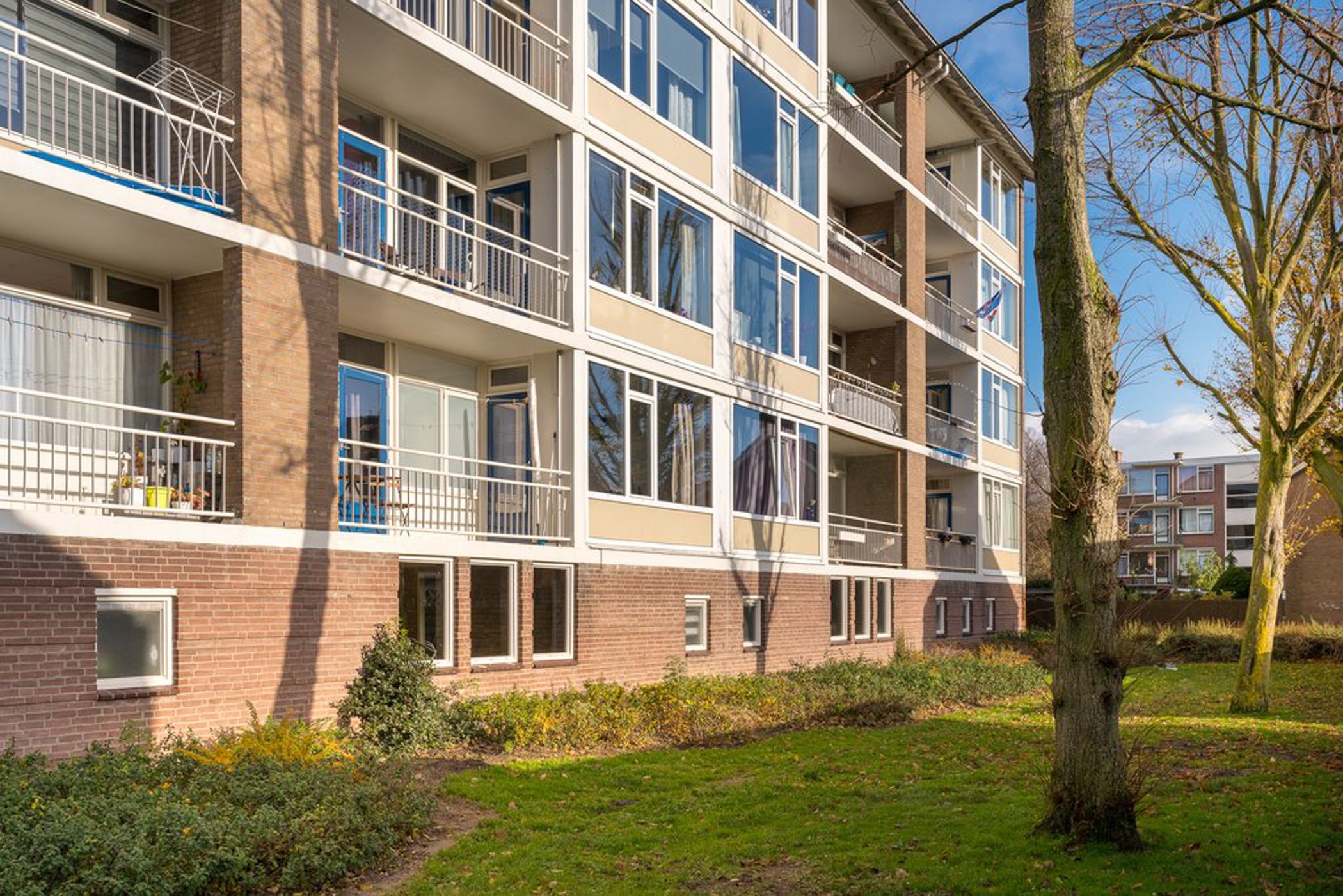 Bright apartment with two balconies and green views in Holtenbroek — 41