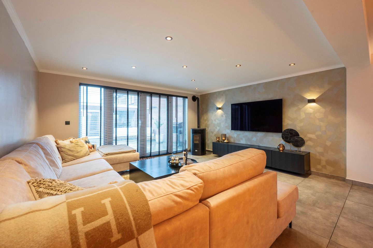 Spacious Move-In Ready Terraced Home with Modern Amenities in Oudenbosch — 14