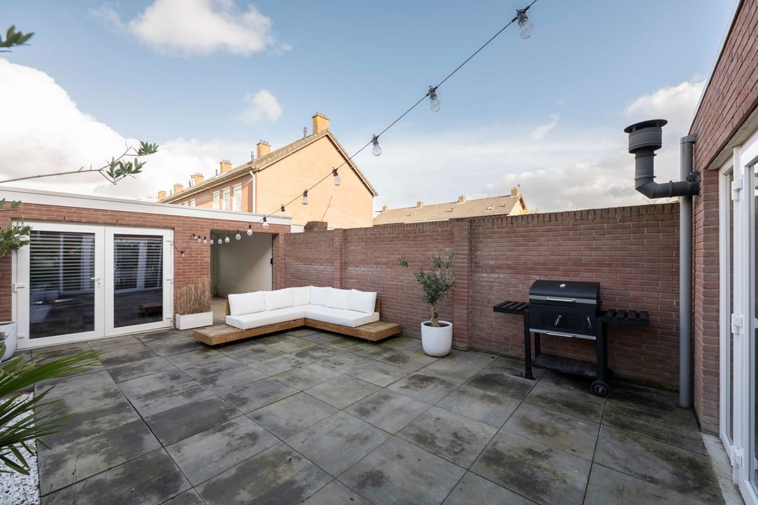 Spacious Move-In Ready Terraced Home with Modern Amenities in Oudenbosch — 23