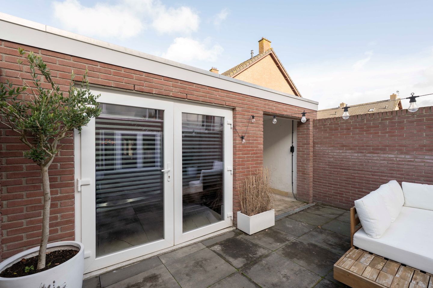 Spacious Move-In Ready Terraced Home with Modern Amenities in Oudenbosch — 25