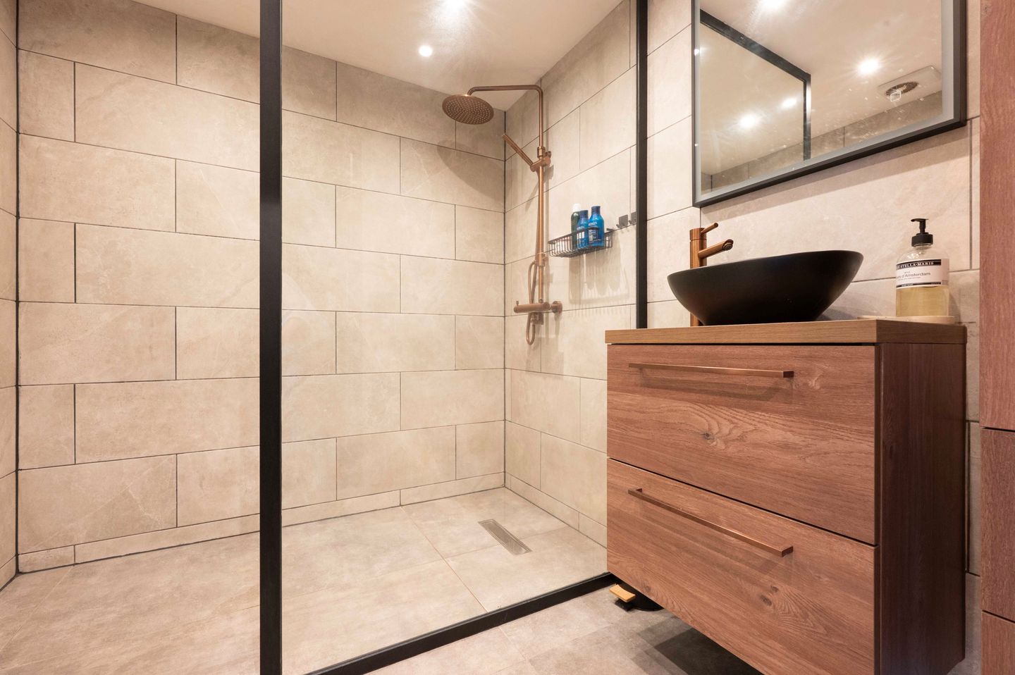 Spacious Move-In Ready Terraced Home with Modern Amenities in Oudenbosch — 40