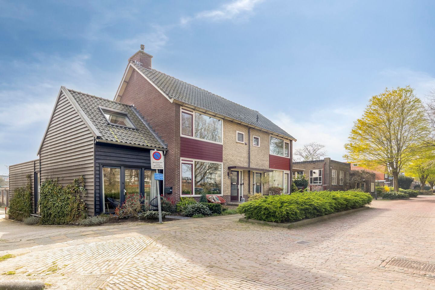 Modern New Build End Terrace Home with Private Parking in City Center — 28