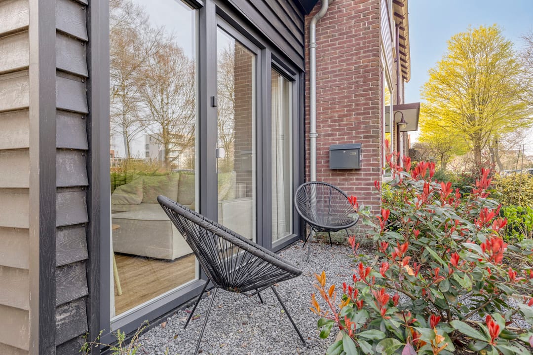 Modern New Build End Terrace Home with Private Parking in City Center — 21