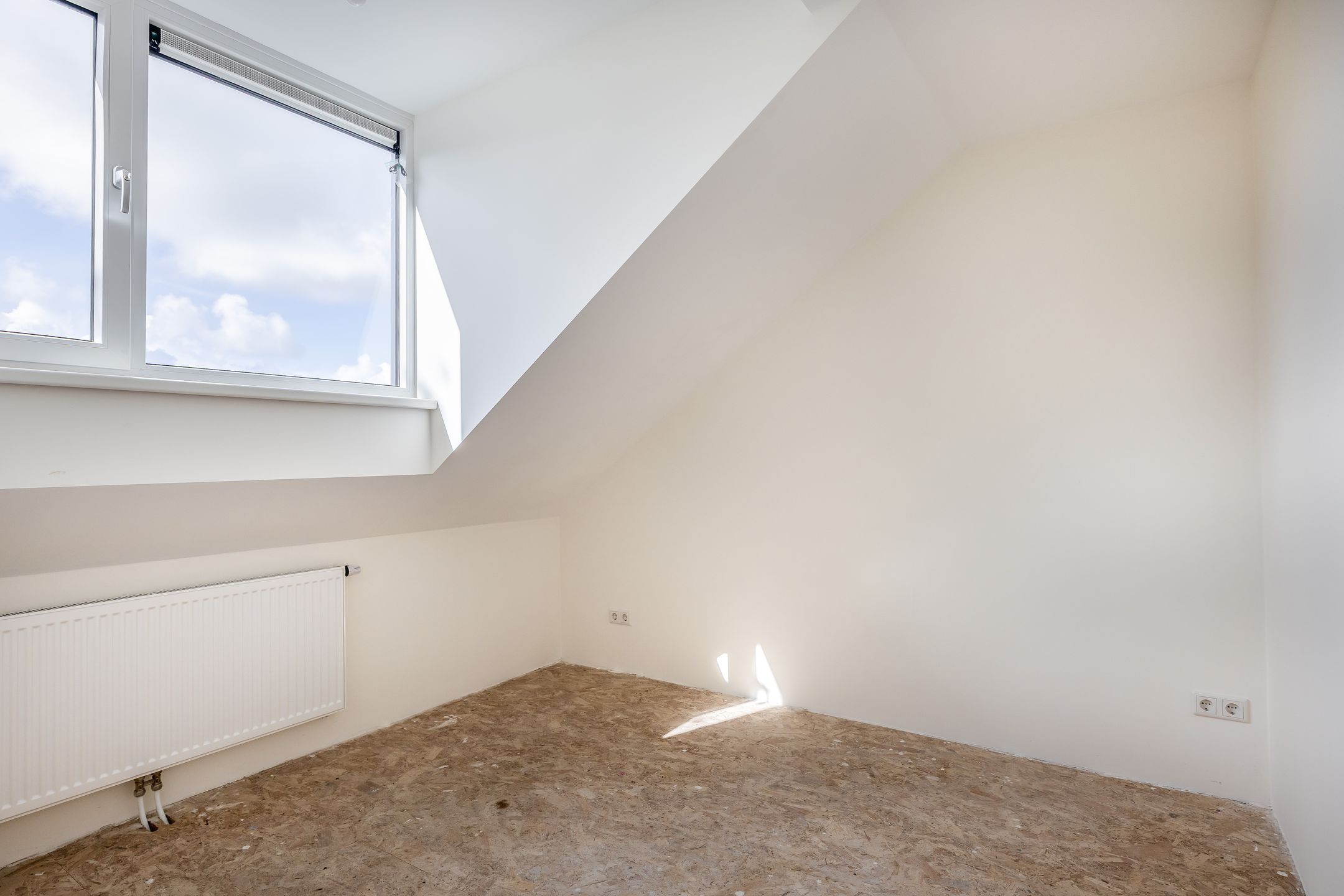 Fully Renovated Family Home with Luxury Finishes in Berkel Centrum — 34