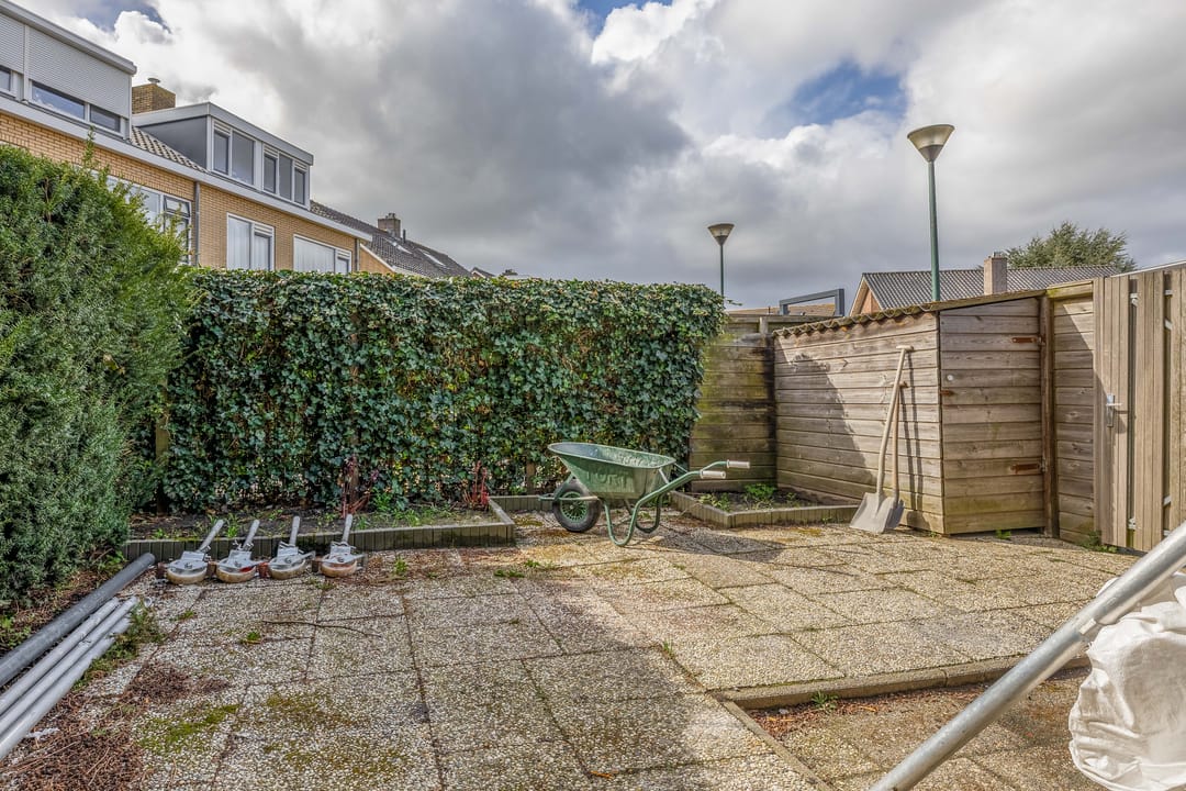 Fully Renovated Family Home with Luxury Finishes in Berkel Centrum — 15