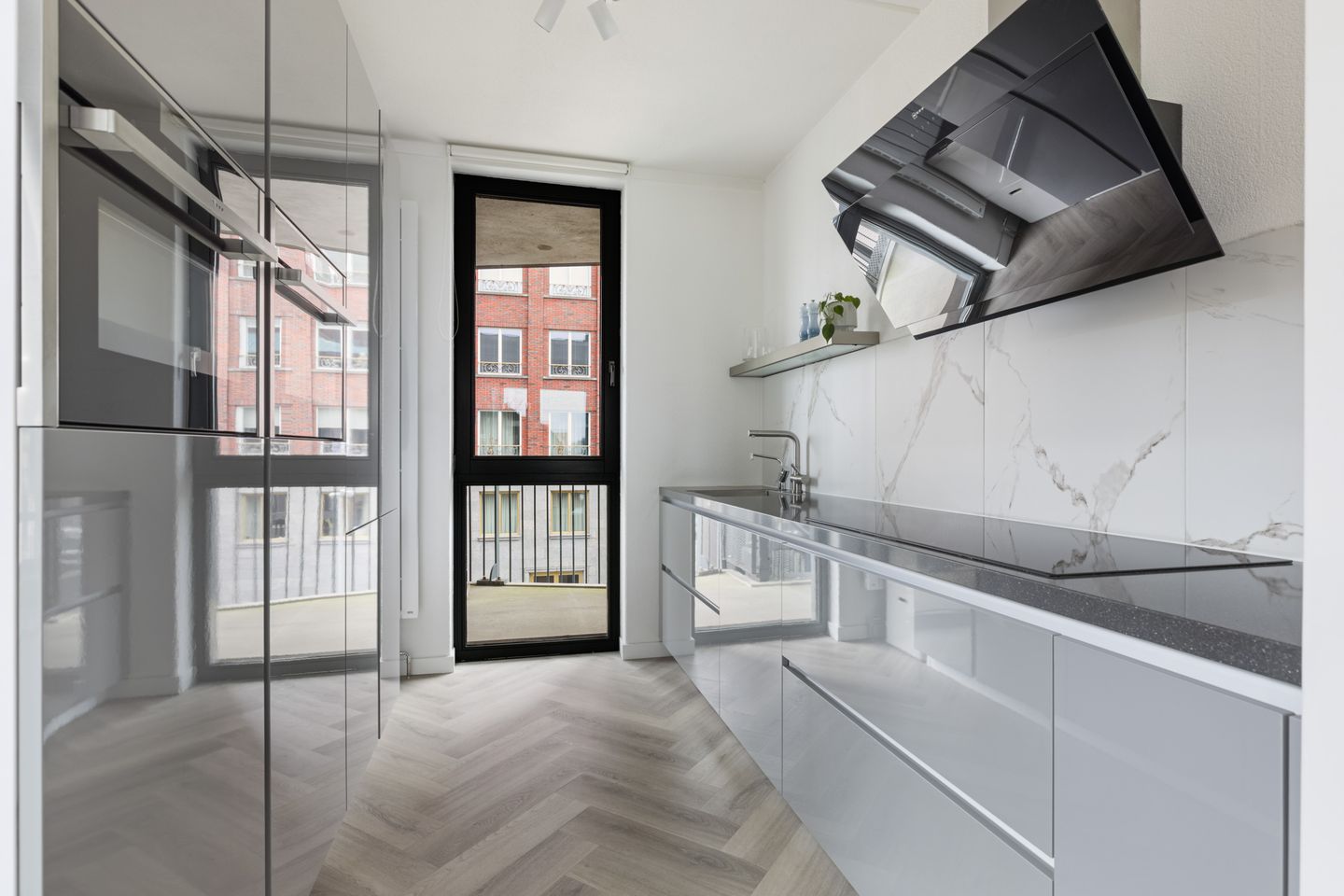 Modern corner apartment with free view and sunny southwest balcony — 12