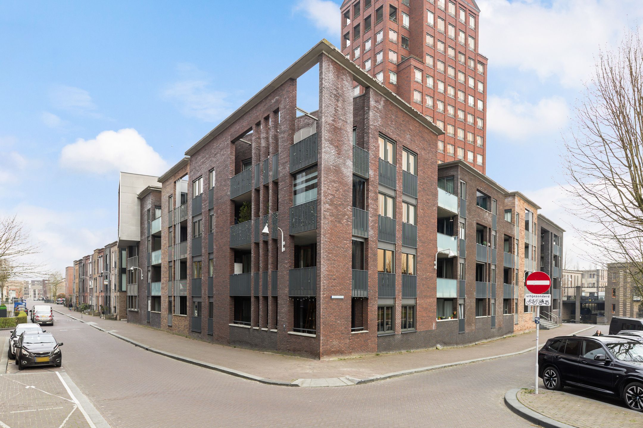Modern corner apartment with free view and sunny southwest balcony — 31