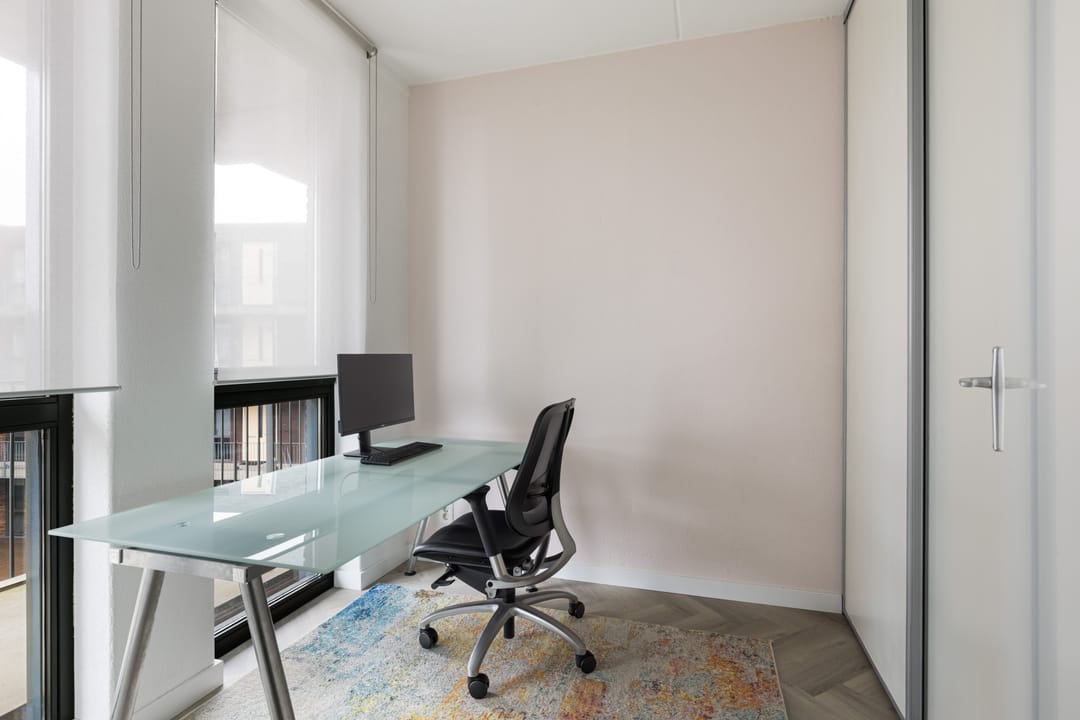 Modern corner apartment with free view and sunny southwest balcony — 20