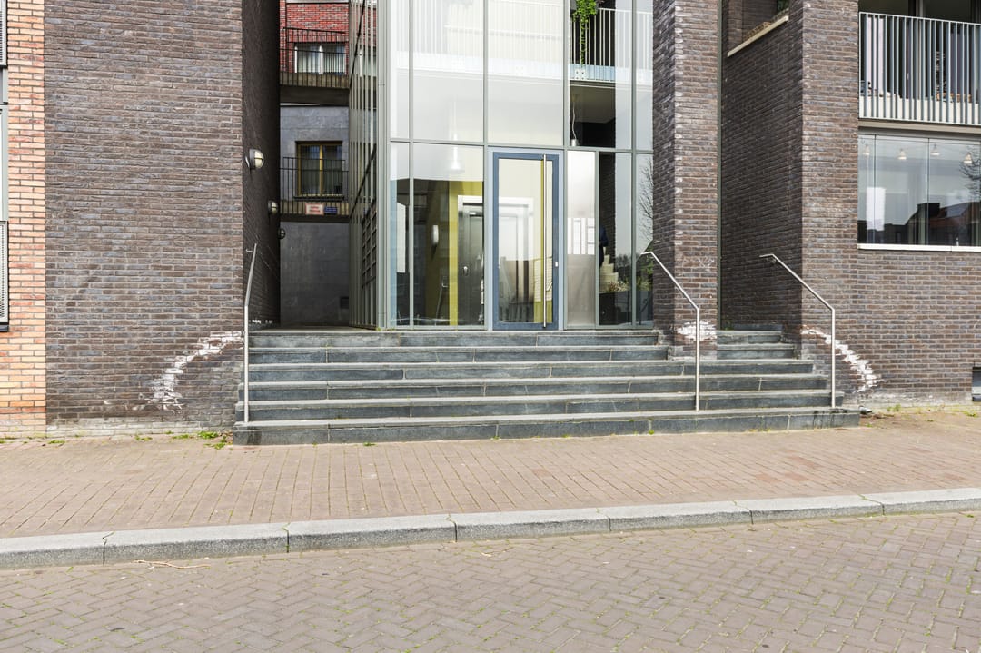 Modern corner apartment with free view and sunny southwest balcony — 29