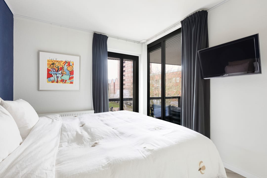 Modern corner apartment with free view and sunny southwest balcony — 15