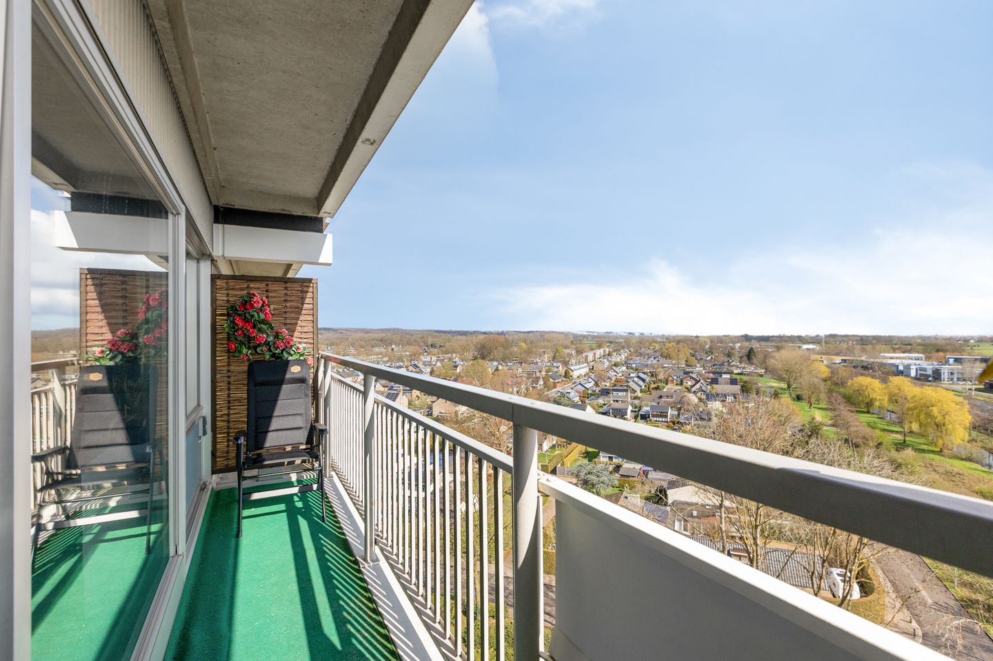 Ready-to-Move-In Apartment with East-Facing Balcony and Panoramic Views in Velp — 24
