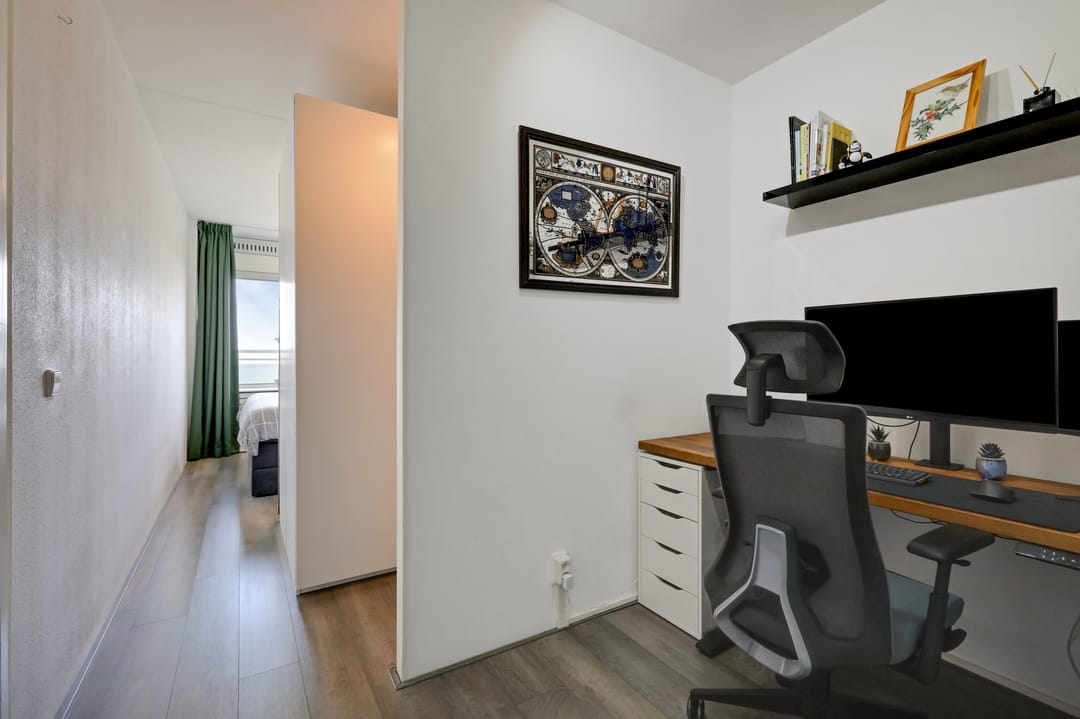 Ready-to-Move-In Apartment with East-Facing Balcony and Panoramic Views in Velp — 21