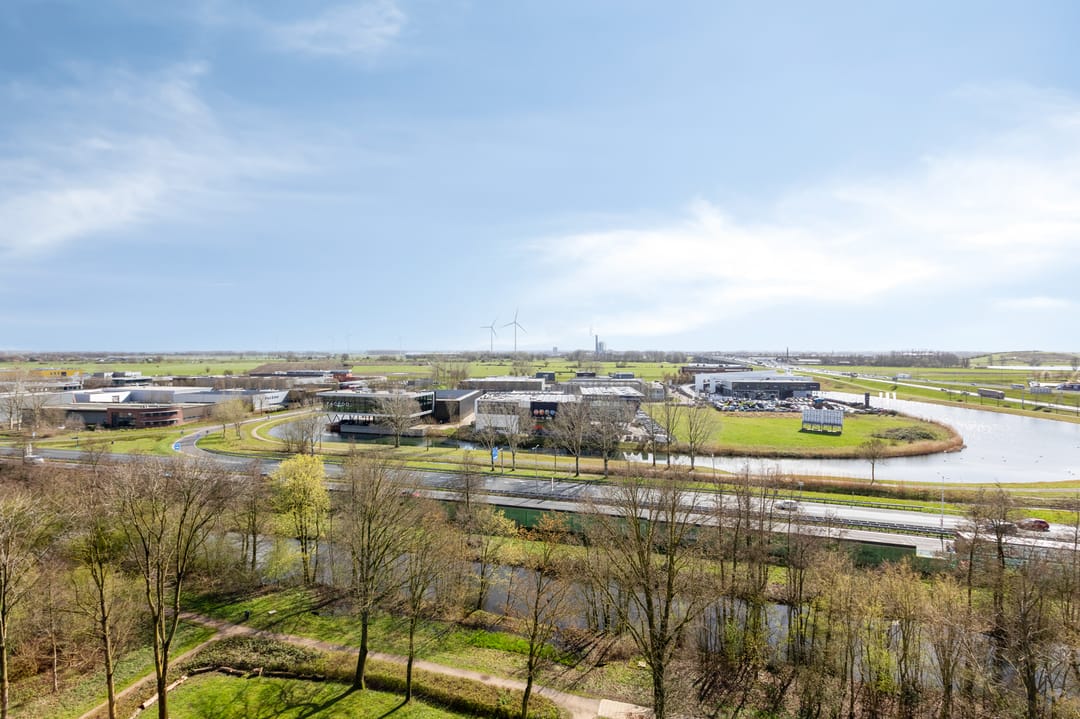 Ready-to-Move-In Apartment with East-Facing Balcony and Panoramic Views in Velp — 26