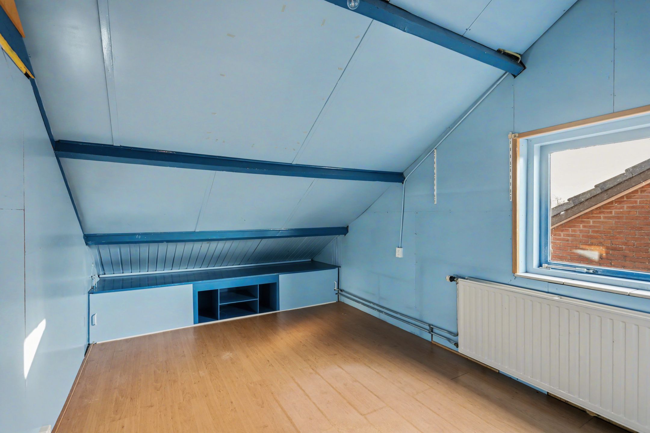 Detached Home with Deep Garden Offering Full Renovation Potential — 31