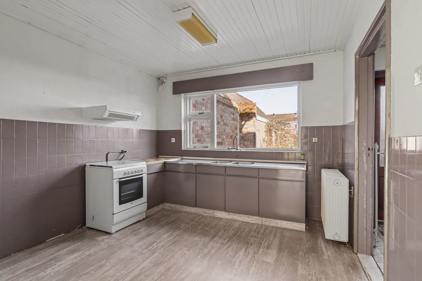 Detached Home with Deep Garden Offering Full Renovation Potential — 12