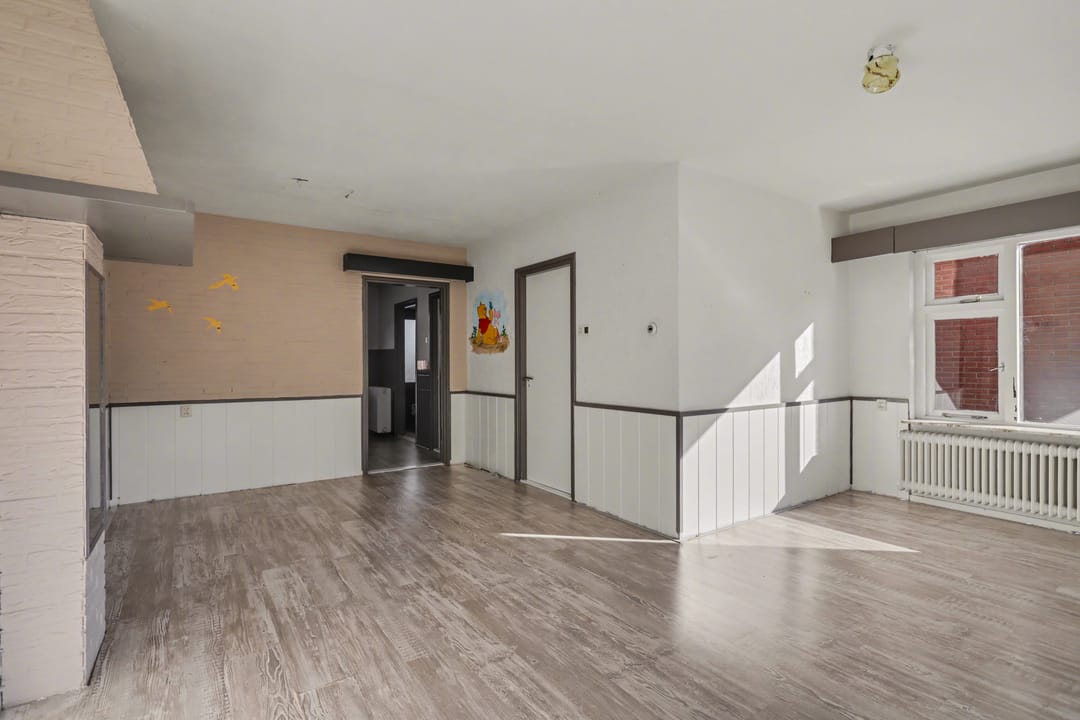 Detached Home with Deep Garden Offering Full Renovation Potential — 11