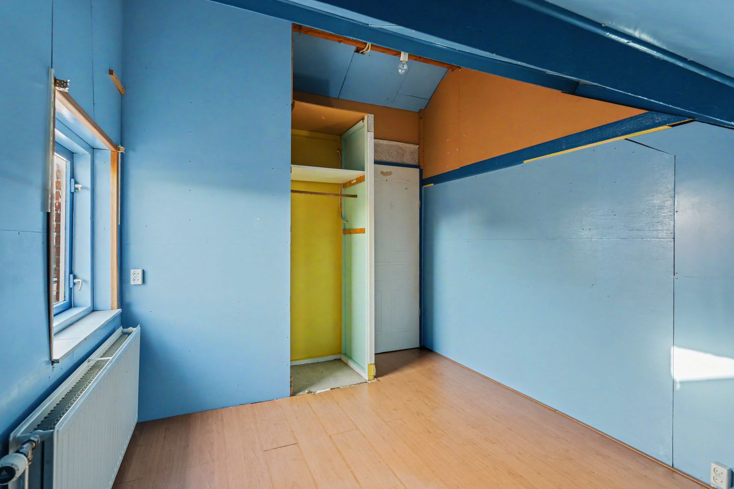 Detached Home with Deep Garden Offering Full Renovation Potential — 32