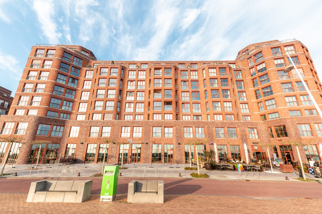 Luxurious Waterfront Apartment with Panoramic Views in Batavia Haven — 28