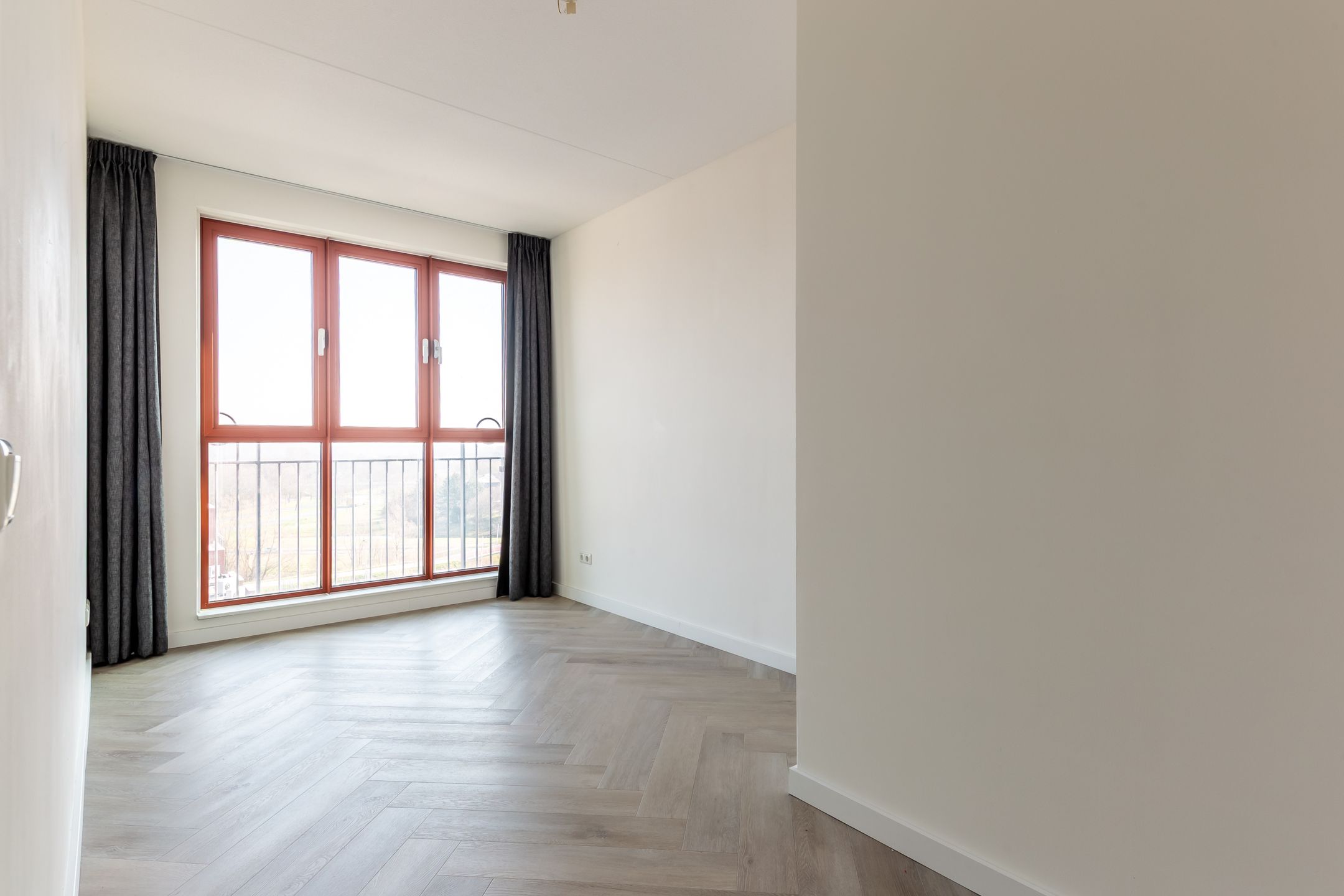 Luxurious Waterfront Apartment with Panoramic Views in Batavia Haven — 18