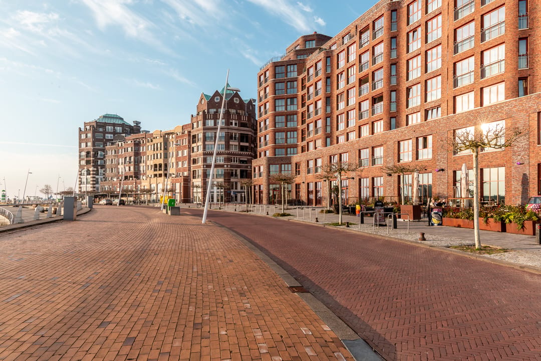 Luxurious Waterfront Apartment with Panoramic Views in Batavia Haven — 29