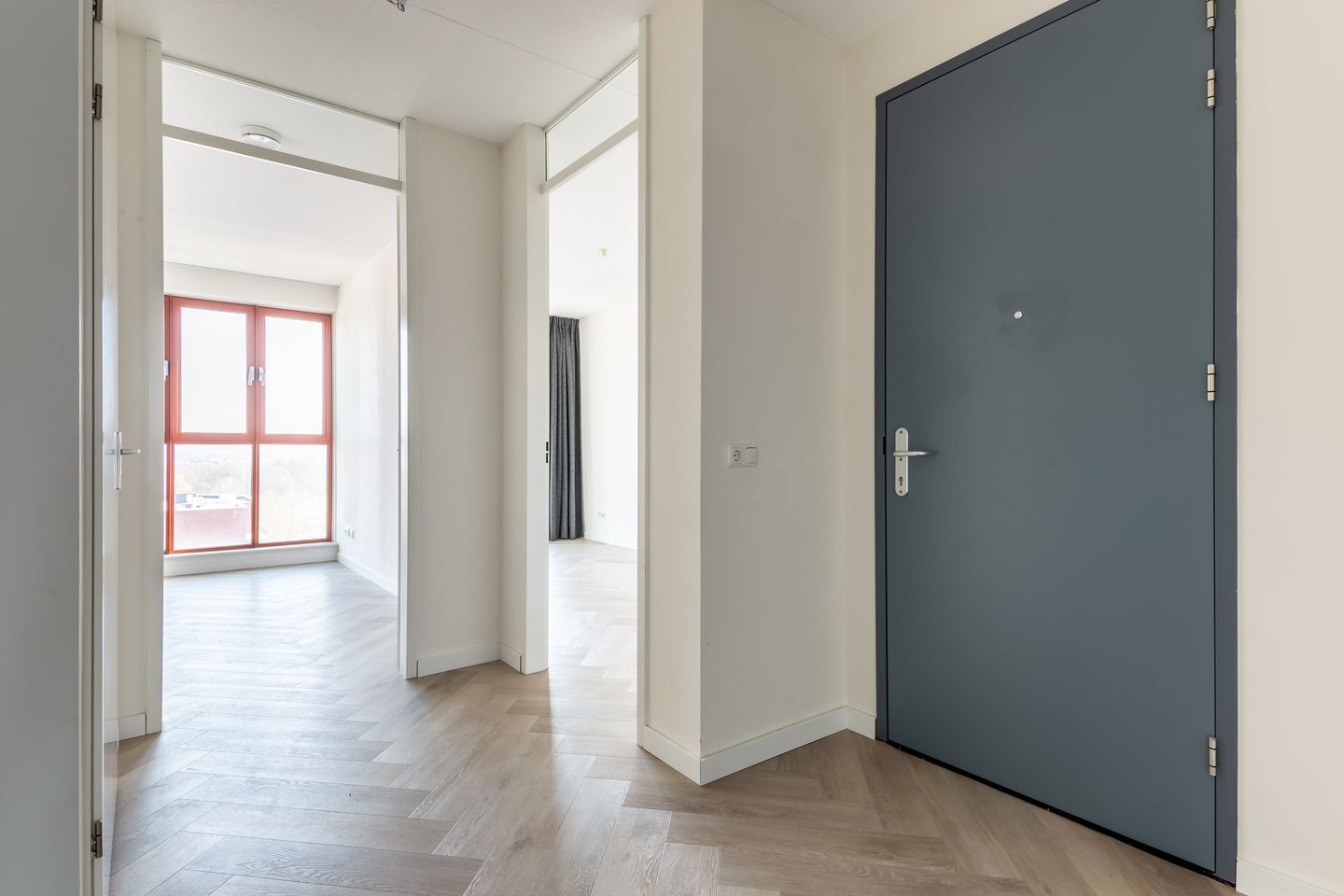Luxurious Waterfront Apartment with Panoramic Views in Batavia Haven — 17