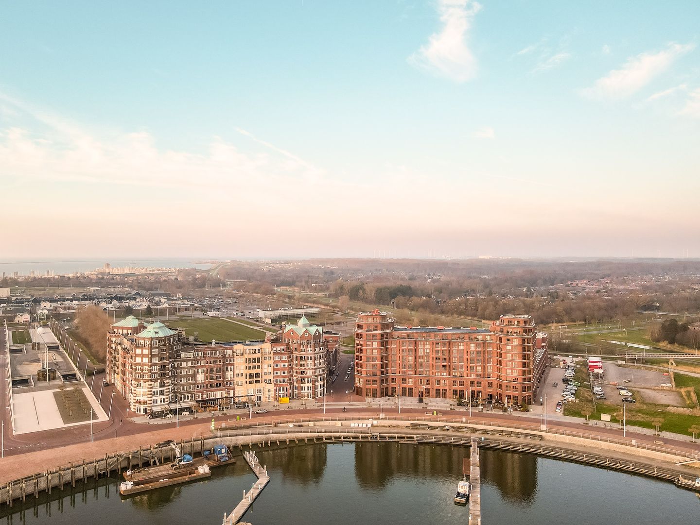 Luxurious Waterfront Apartment with Panoramic Views in Batavia Haven — 35