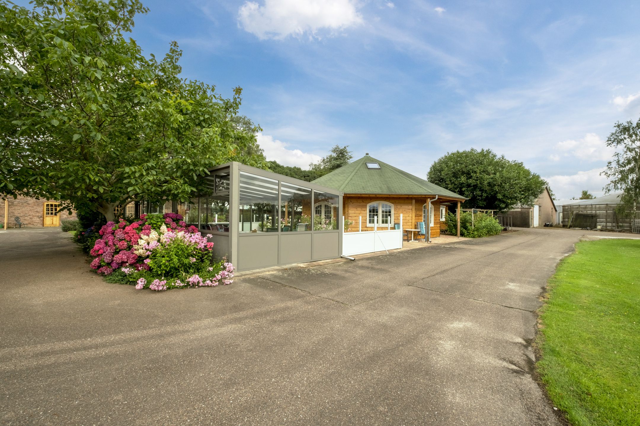 Former Ostrich Farm with Extensive Possibilities on 1.5 Hectares — 32