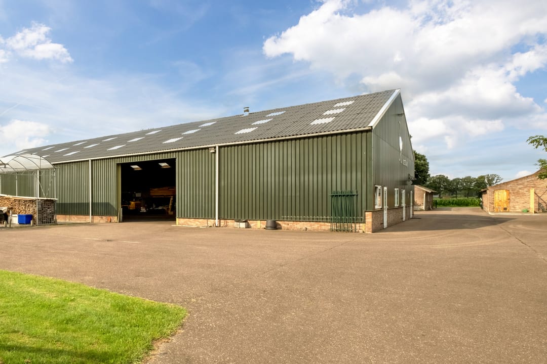 Former Ostrich Farm with Extensive Possibilities on 1.5 Hectares — 52