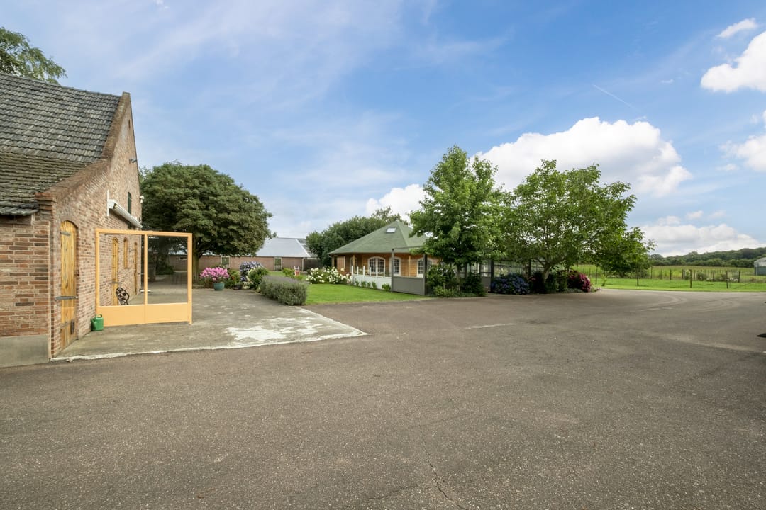 Former Ostrich Farm with Extensive Possibilities on 1.5 Hectares — 60