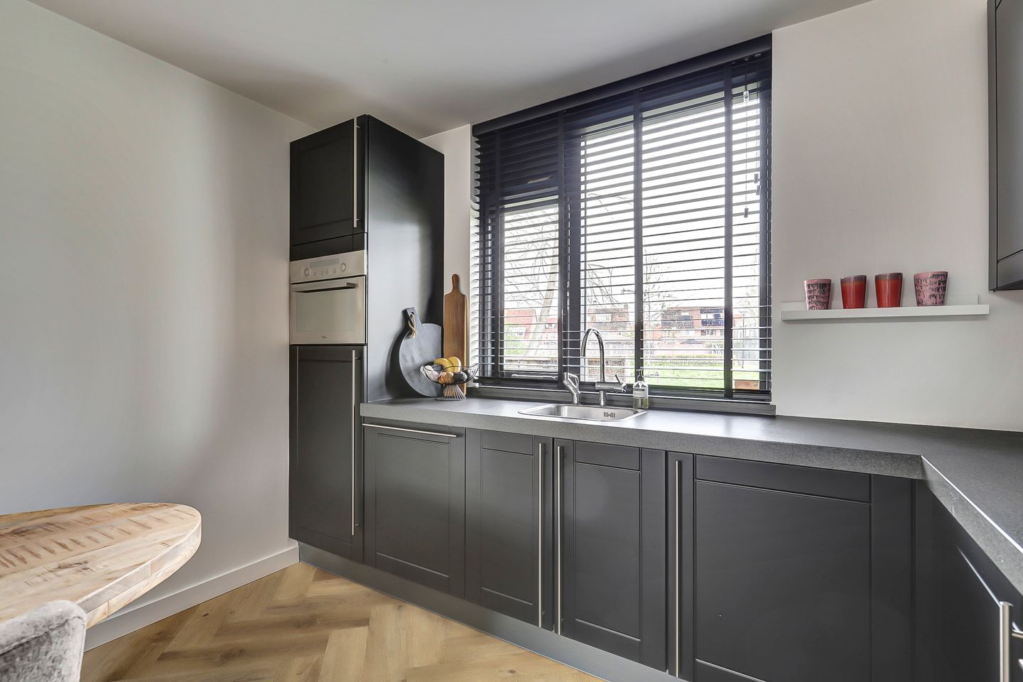 Spacious family home with four bedrooms and sunny garden in quiet location — 19