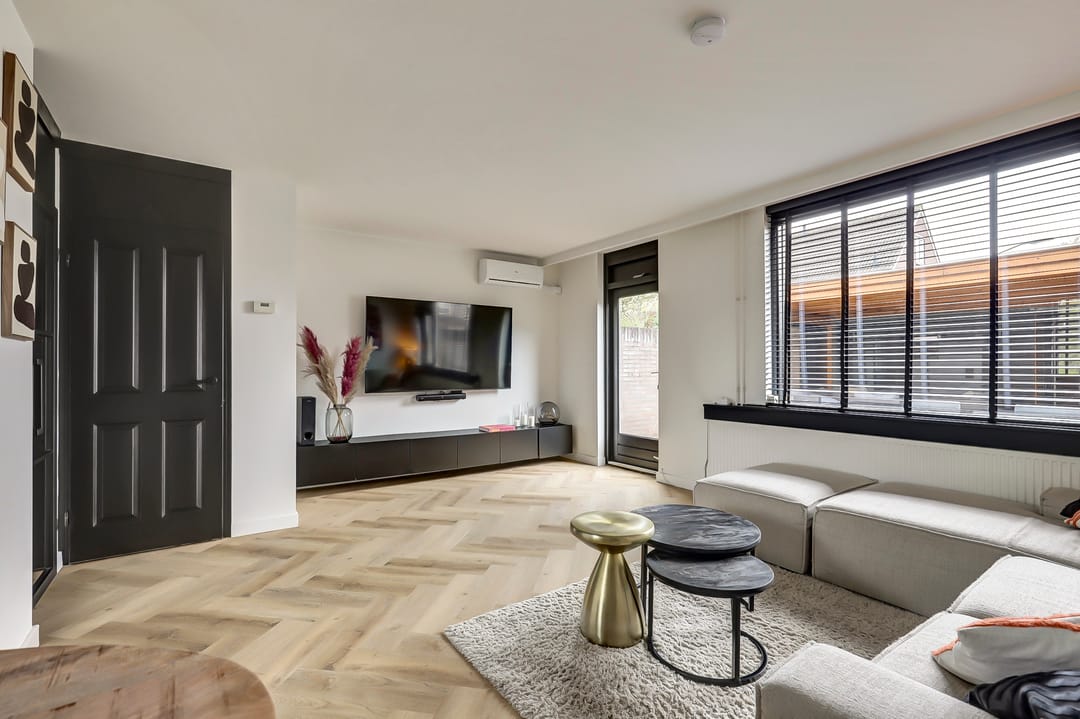 Spacious family home with four bedrooms and sunny garden in quiet location — 12