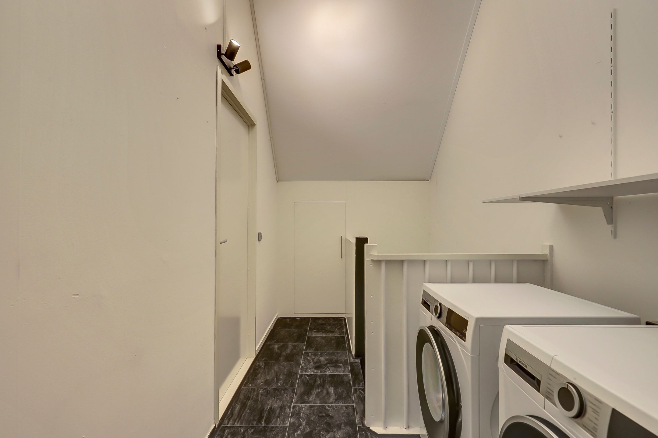 Spacious family home with four bedrooms and sunny garden in quiet location — 38