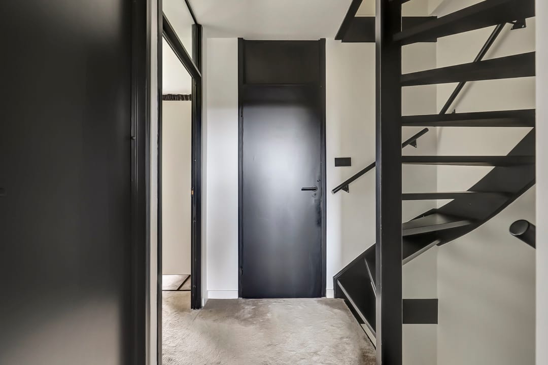Spacious family home with four bedrooms and sunny garden in quiet location — 25