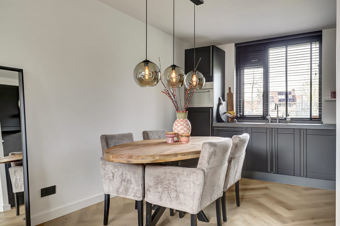 Spacious family home with four bedrooms and sunny garden in quiet location — 15