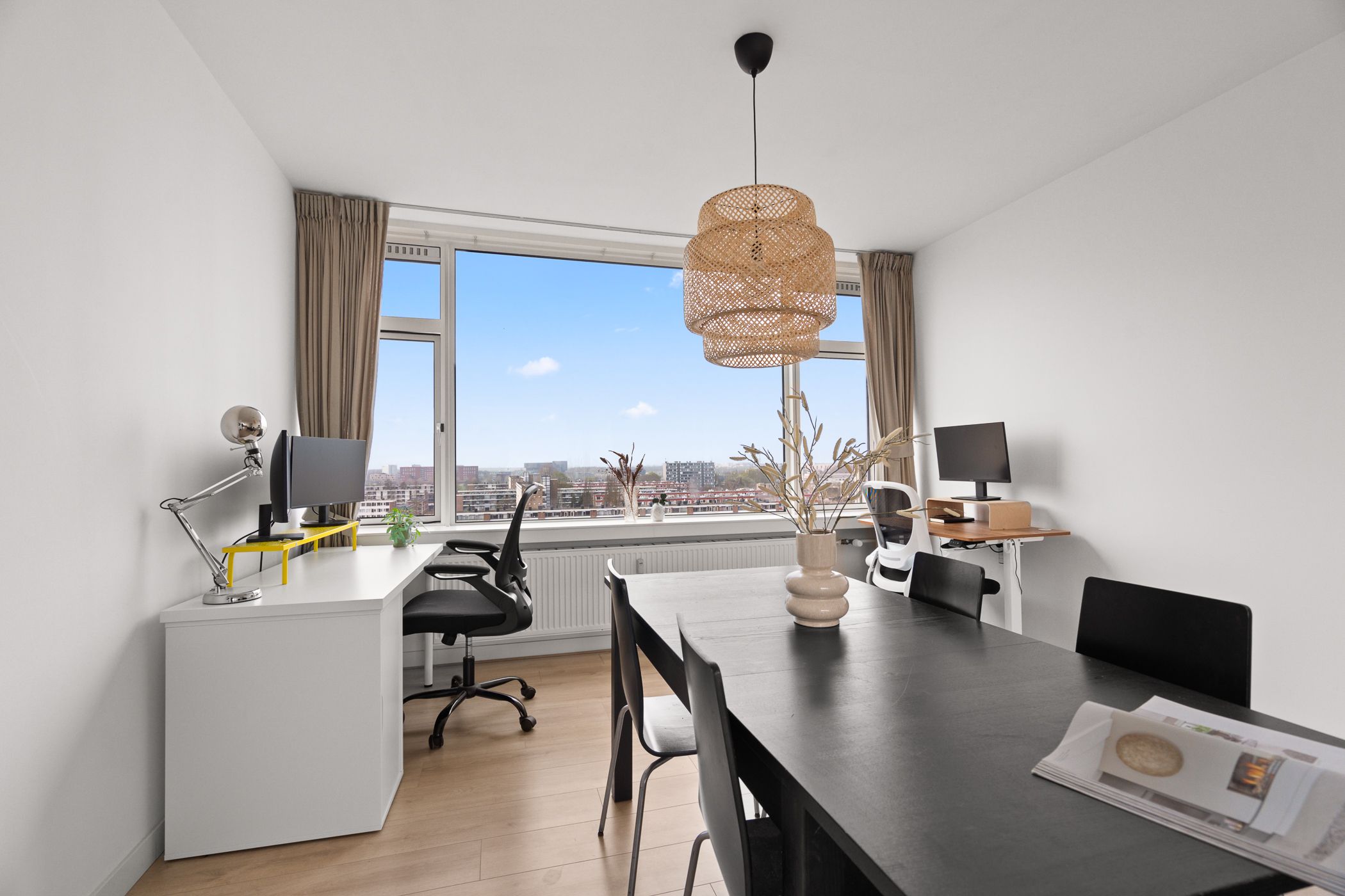 Spacious Move-in Ready 3-Room Apartment with City Views — 15