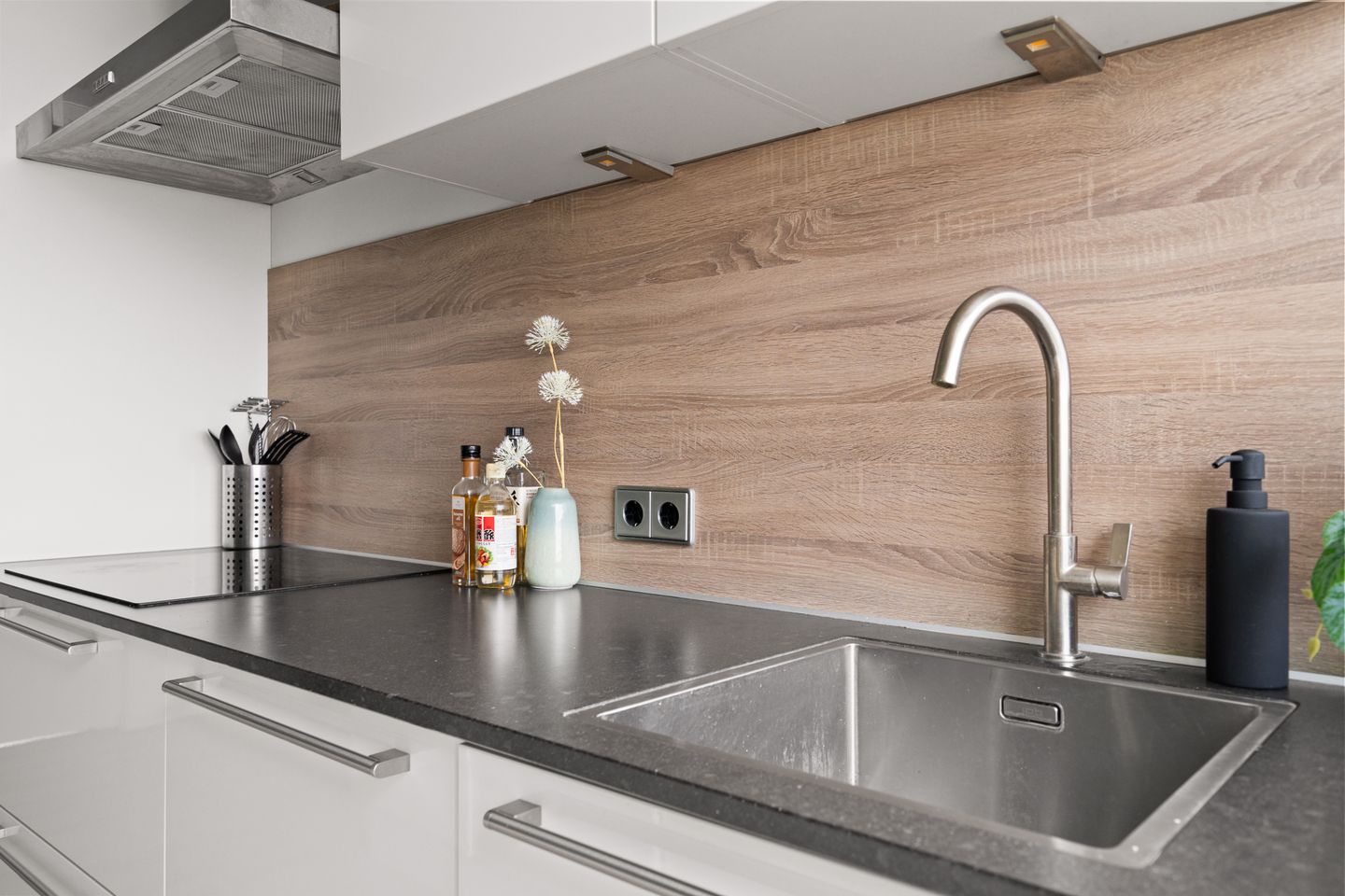 Spacious Move-in Ready 3-Room Apartment with City Views — 20