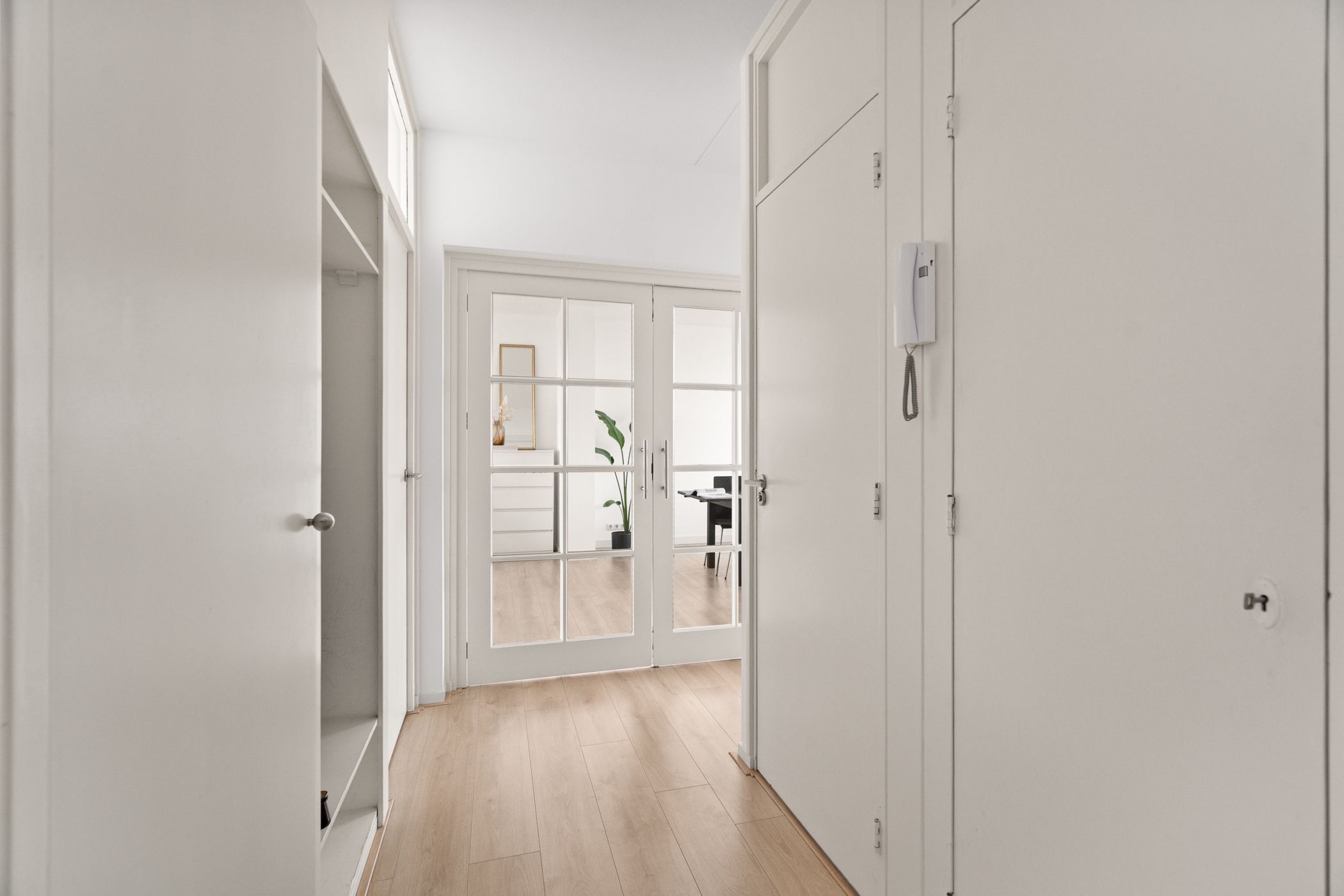 Spacious Move-in Ready 3-Room Apartment with City Views — 24