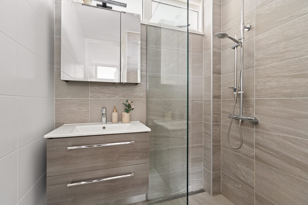 Spacious Move-in Ready 3-Room Apartment with City Views — 31