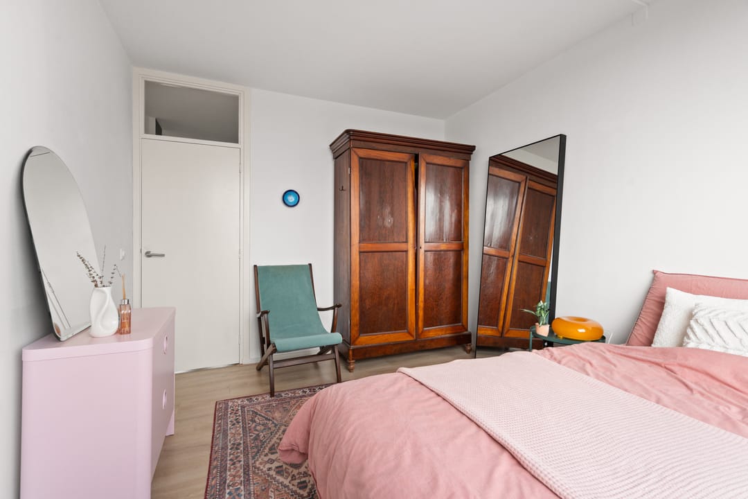 Spacious Move-in Ready 3-Room Apartment with City Views — 26