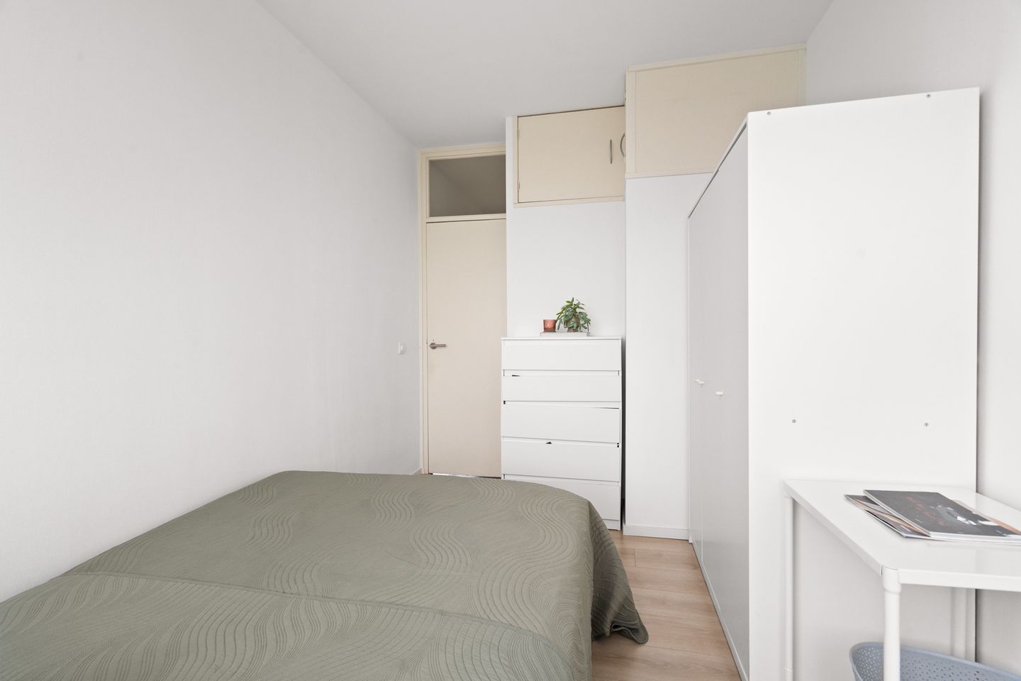 Spacious Move-in Ready 3-Room Apartment with City Views — 28