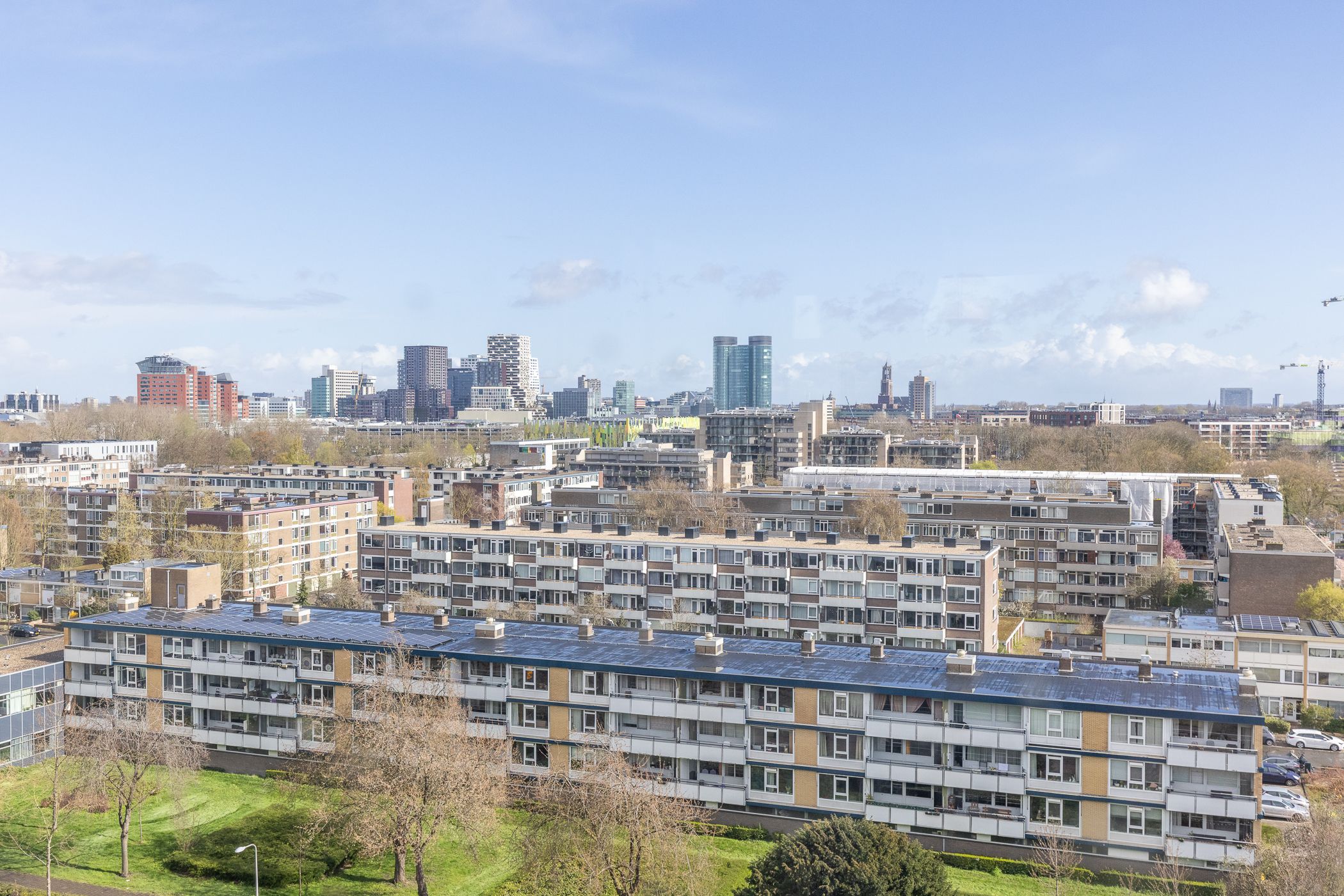 Spacious Move-in Ready 3-Room Apartment with City Views — 12