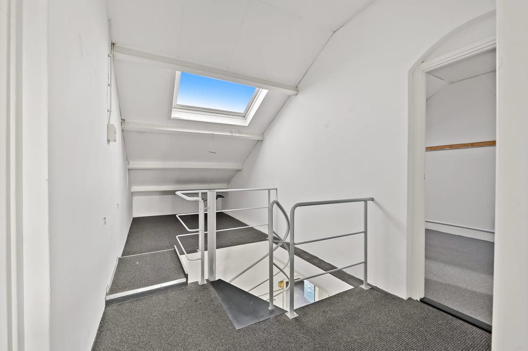 Spacious Double Upper House with 5 Bedrooms in Popular Bezuidenhout — 40