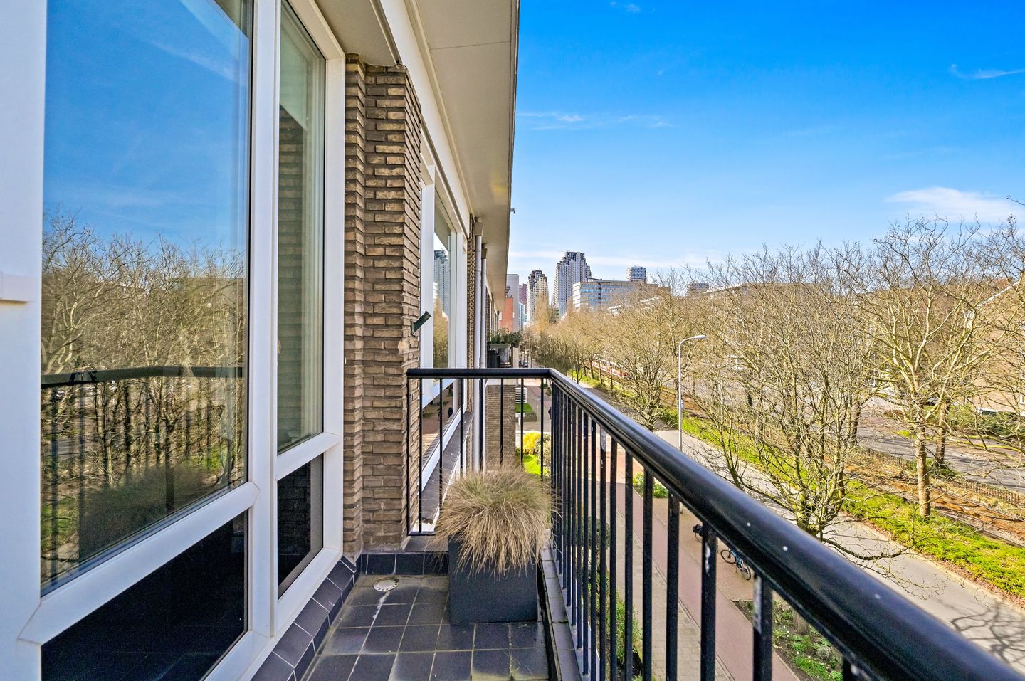 Spacious Double Upper House with 5 Bedrooms in Popular Bezuidenhout — 16