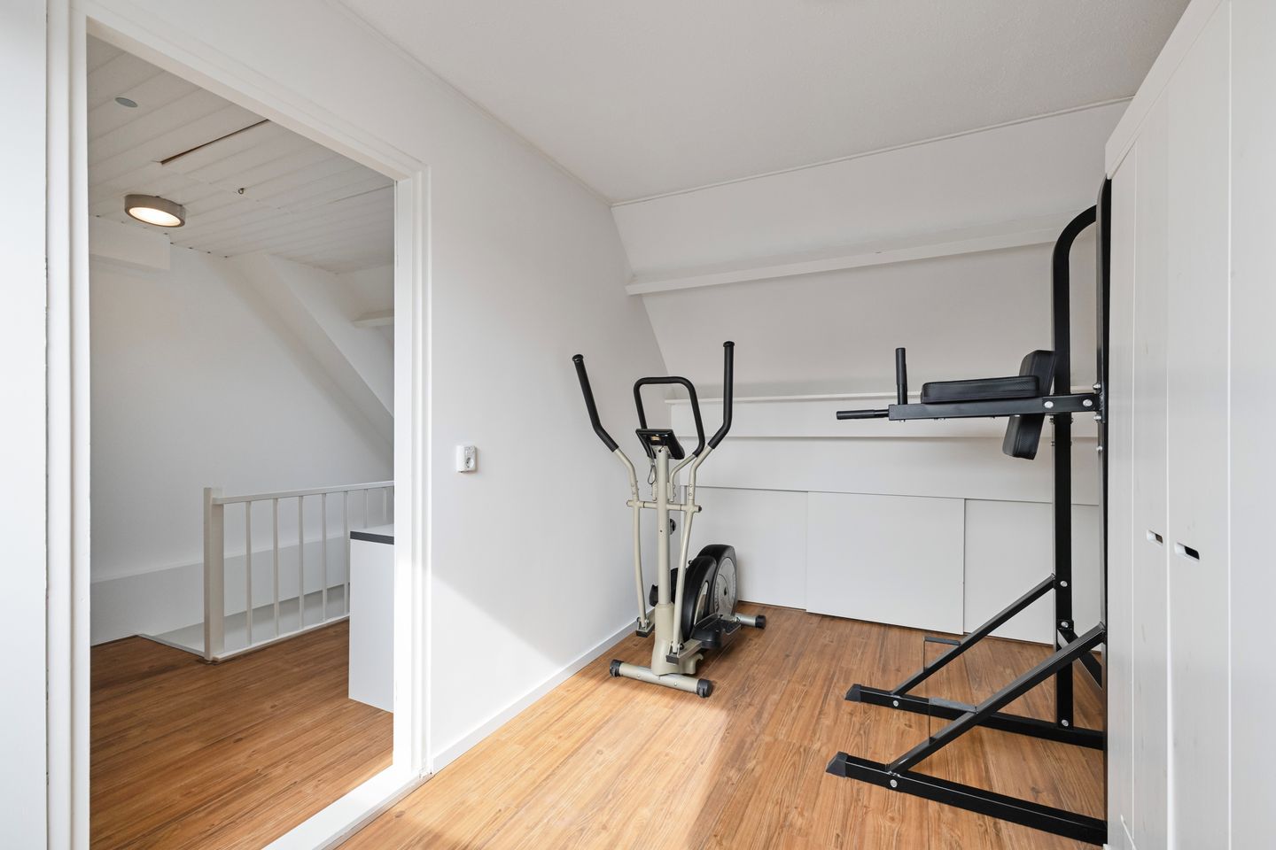 Spacious Family Home with Sunny South-Facing Garden in Child-Friendly Julianadorp — 25