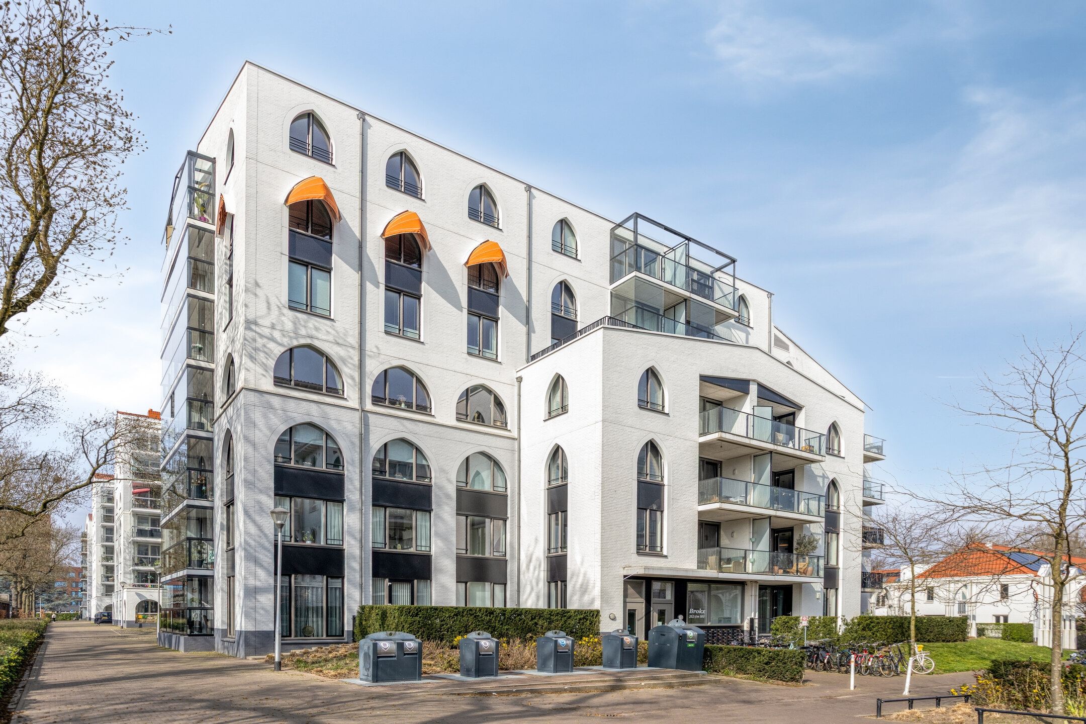 Bright Corner Apartment with Balcony in Heart of Tilburg's Spoorzone — 29