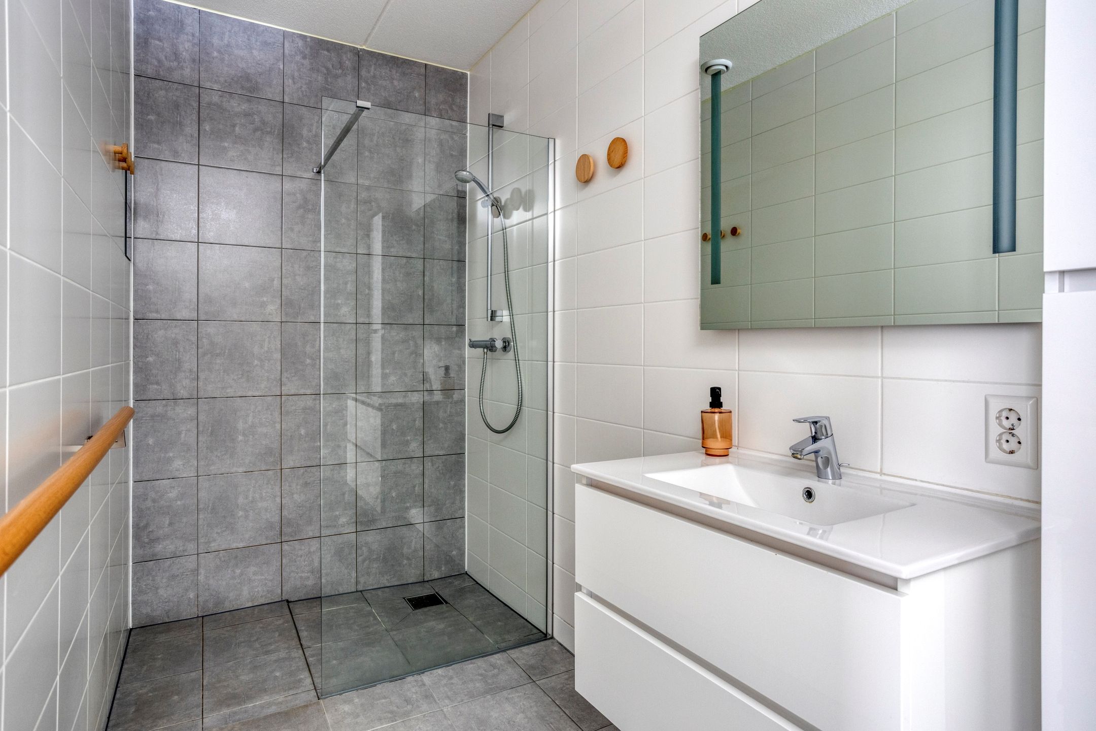 Bright Corner Apartment with Balcony in Heart of Tilburg's Spoorzone — 17