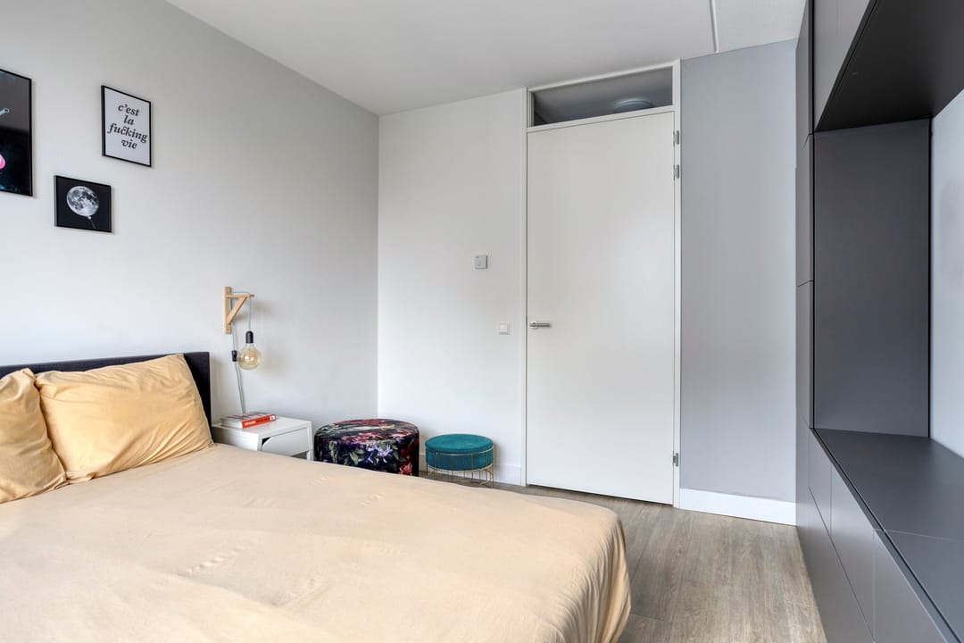 Bright Corner Apartment with Balcony in Heart of Tilburg's Spoorzone — 15