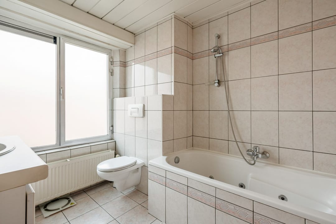 Well-maintained split-level home with charming garden in Arendonk — 21