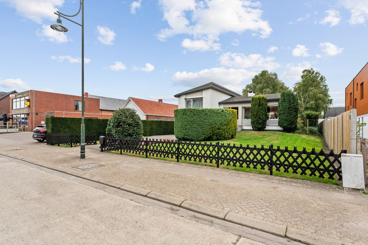 Well-maintained split-level home with charming garden in Arendonk — 28